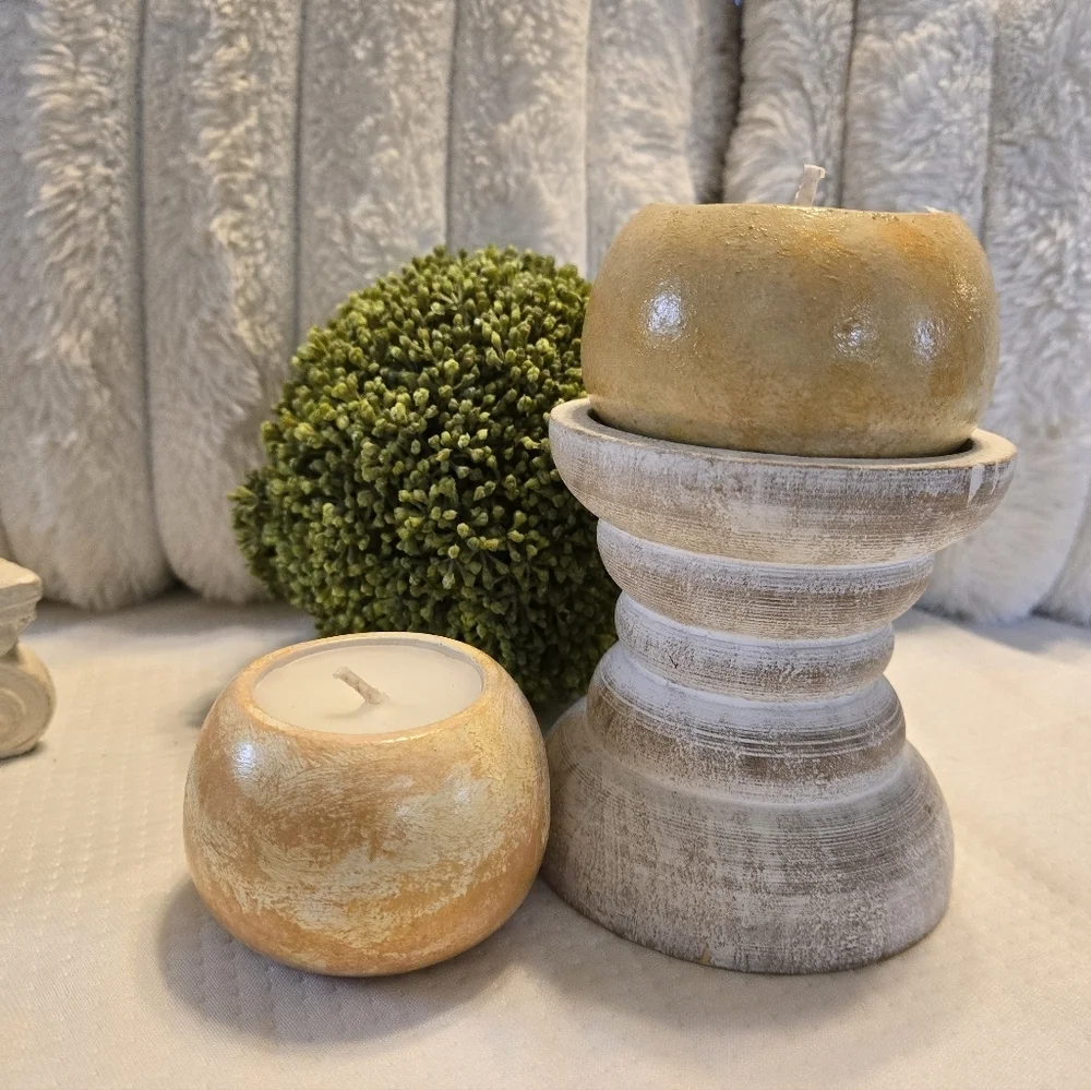 Beautiful Hand Poured Candle & Homeade Vessel. Willow Lane Glow- Fresh  Floral
